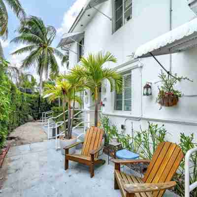Cozy 1-bedroom apartment in lovely Miami Beach steps away from the beach Hotel Exterior