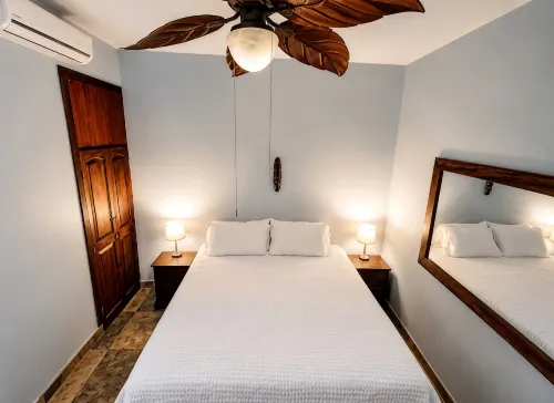 Breathtaking Ocean Vistas, Jungle Bliss, Walk to Eateries & Beach, Fast Internet