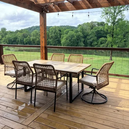 "RIVER TIME" CABIN DIRECTLY ON CADDO RIVER, FLAT YARD