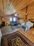 Beautiful & Comfy CABIN Retreat with abundant wildlife, WIFI and AC