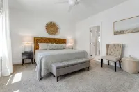 4 cruiser bikes, 8 beach chairs, .5 mile to beach POOL OPEN! - 3-Star