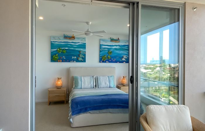 NEW BEACH Luxury 3B 2B unit - Ocean Views!  250m to Buddina Beach!