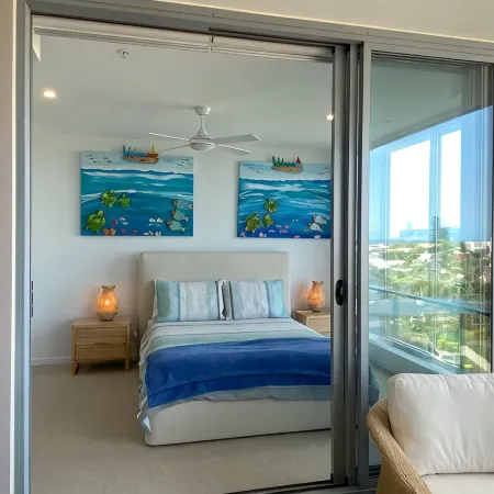 NEW BEACH Luxury 3B 2B unit - Ocean Views!  250m to Buddina Beach!