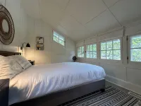 Charming 3-bedroom, 2-bath cottage with AC in Lakeside near Hoover Auditorium - 4 stjerner
