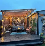Charming tiny house in lovely Lowell with AC, WiFi, fenced in private space - 3성급