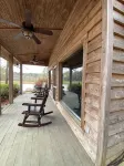 Cozy cabin with 1 bedroom, Lakefront views in tranquil Terry! - 民泊