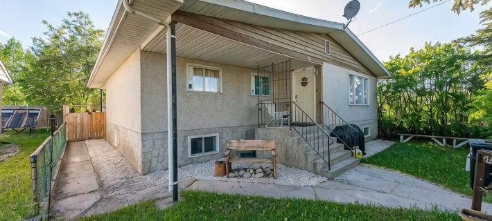 Seasons Suite 3BR in Hinton, AB Hotels in Hinton