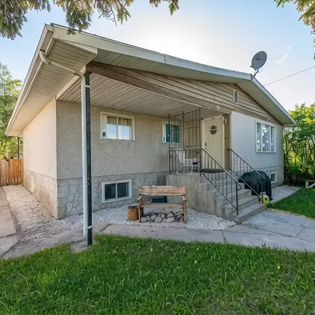 Seasons Suite 3BR in Hinton, AB