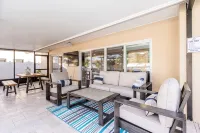 Heated Private Pool + Game Room | Family & Group Favorite | Beach Minutes Away - 부티크