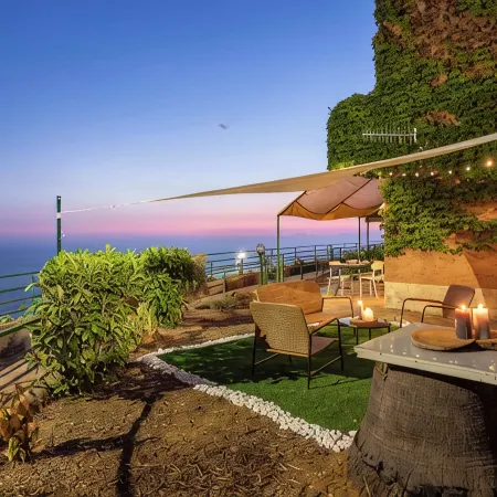 House with sea view, with equipped garden, private parking, pets allowed