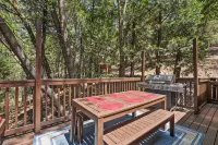 Fall Getaway ~ 5 BR Family Retreat, Game Room, Fire Pit, Minutes to SkyPark