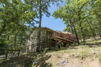 Table Rock Lake Cabin Getaway! Close to Lake, SDC, Showboat, and more!