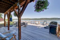 Hood Canal waterfront five bedrooms hottub watercrafts boat launch Olympic view