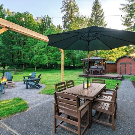 Cozy River Cabin - Sleeps 12 - Hot Tub - EV - Trails & Stevens Pass Nearby