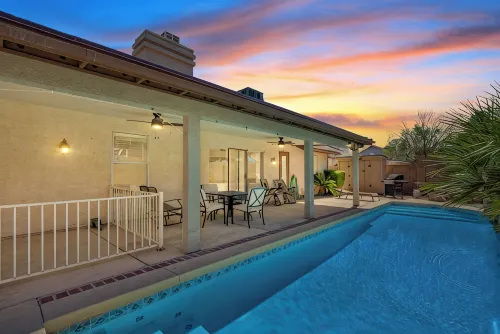 Prime Location With Pool Just 3-mins From Westgate Entertainment!