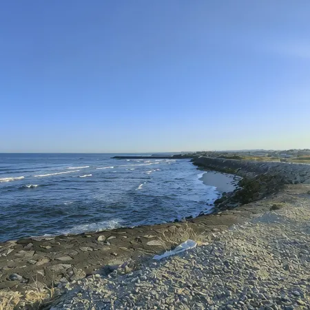 Refúgio Junto à Praia. Casa Familiar, com Jardim. Aceitam-se Animais!