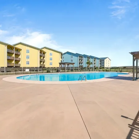 The Endless Wave: Oceanfront Condo, Sunrise View, Pool, 1-mile to Dining & Pier