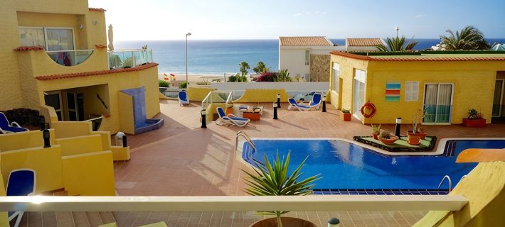 2 room apartment, 50 meter from the beach, common pool コスタ・カルマのホテル