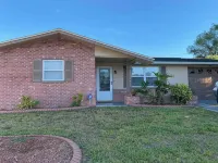 Sunrise, Suntan, Sunset Repeat! Coastal Getaway! 2 Bd, Pet Friendly, Fenced Yard Hotels in Holiday