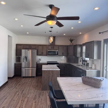HOT TUB - Family friendly spacious 4-bedroom house in charming Pinedale