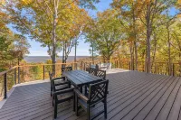 Secluded, modern, spectacular views, hot tub on 18 acres. Firepit,games & more! - 4-Star