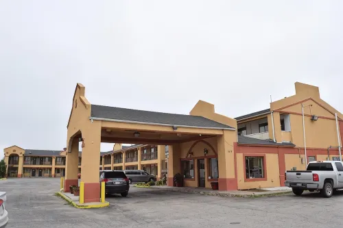 Deluxe Inn By Capital O Odessa I-20 - Parking