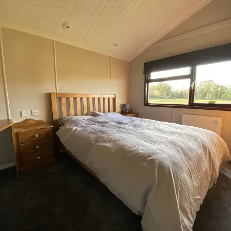 Lakeside Lodge Set in the Countryside