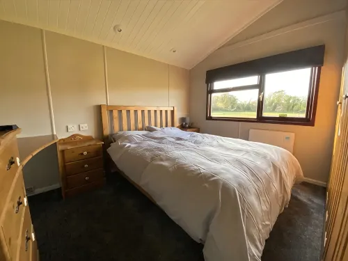 Lakeside Lodge Set in the Countryside - WiFi