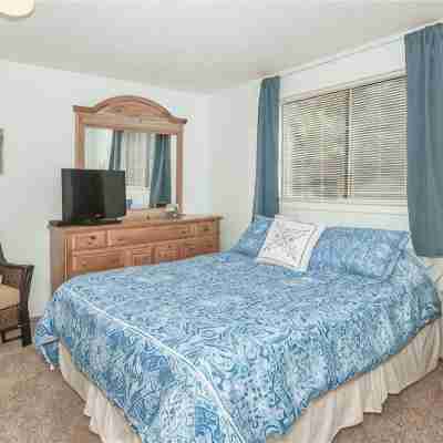 Beautifull ocean & beach views; 5 minutes walk to beach; WiFi; Casino near by Rooms