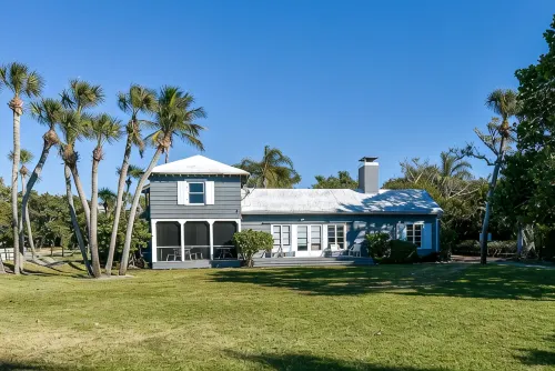 Beautiful Ground Floor Siesta Key  Unit Heated Pool,  Beach and Fishing Pier