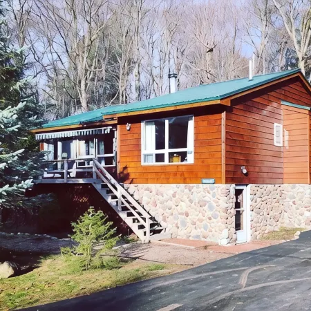 Cozy, Quiet Old Forge Getaway, just Minutes from The Fulton Chain Lakes