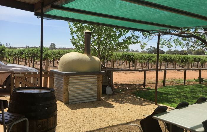 The Picker's Hut - Peaceful vineyard setting