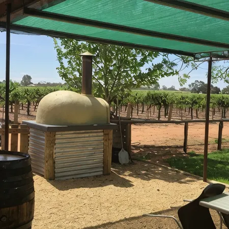 The Picker's Hut - Peaceful vineyard setting