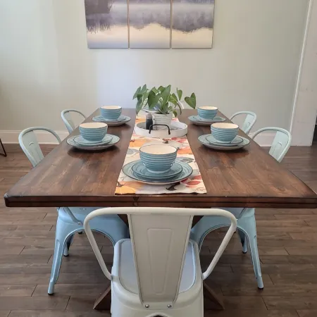 Blue Rose Bungalow: Downtown Vibe. No AC. 1896 Charm. Gym. Kitchen. Parking