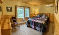 Spacious 3 bedroom 2 bath lodging near trails, with lots of off-street parking!