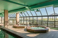 Garage Parking Included! Beachfront Condo with A Gulf Front Master! Awesome View - 4 ดาว