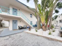 Charming Chic Getaway - 2 min. Walk to Beach, Restaurants, & Shops