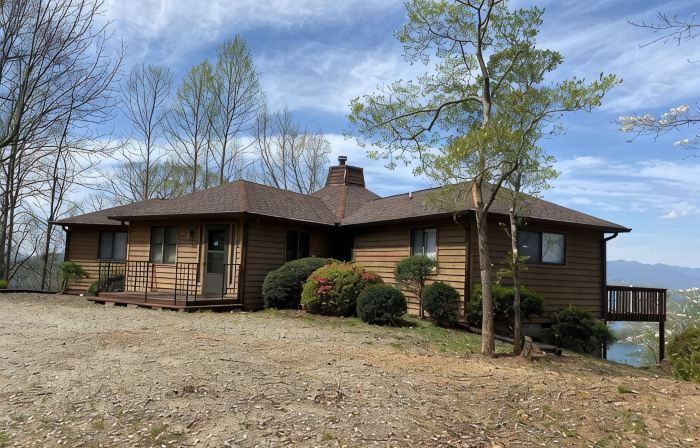 'Eye Candy' Breathtaking Mountain and Lake Views! Hot Tub