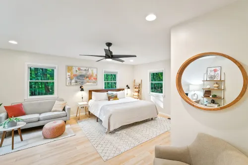 3BR Cabin Getaway: Hike & Swim Nearby! Modern, dog-friendly, wi-fi + king suite