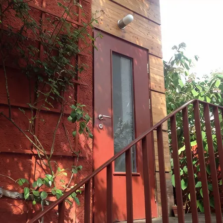 Apartment with kitchen and partly covered terrace. Central and quiet
