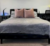 STUDIO apt.  nightly or monthly stays with washer, dryer, work space and WiFi - บังกะโล