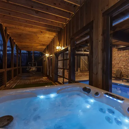 Newly Renovated! Romantic / Views / Indoor Heated Saltwater Pool / Massage Chair