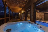 Newly Renovated! Romantic / Views / Indoor Heated Saltwater Pool / Massage Chair