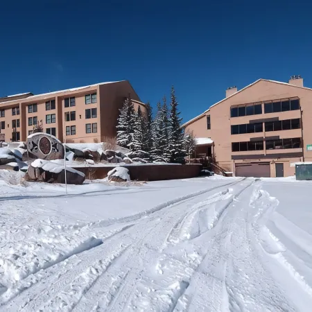 Royal Vista III, Pool & Hot-Tub, Ski-I/O, 2 BR, 2 Bath, Sleeps 6