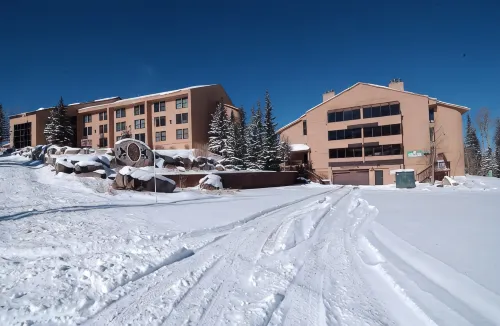 Royal Vista III, Pool & Hot-Tub, Ski-I/O, 2 BR, 2 Bath, Sleeps 6
