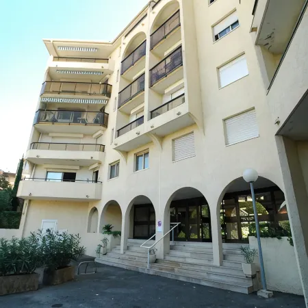 Apartment for 6 people on foot, downtown, beaches, TGV
