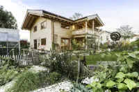 Fantastic apartment in a log cabin in front of the mountains - 公寓