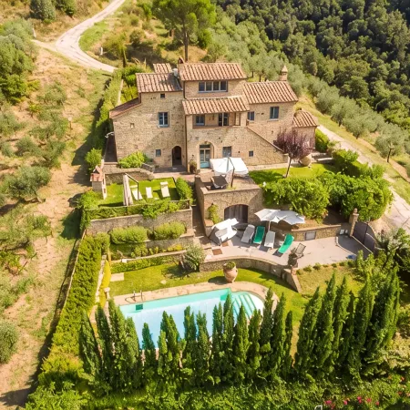 Wonderful villa at the foot of Cortona with private pool and unforgettable views