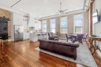 Historic downtown apartment with a view - Wi-Fi