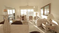Beautifully Decorated Apartment! Maulf Hill - Ocean View! 150m2 - بيت ضيافة